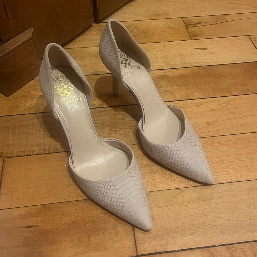 Vince Camuto Pumps